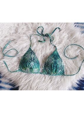 🌴 H&M Palm Print Bikini Top 🌴
